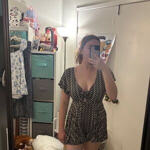 Black & White Chevron Tie-Front Women’s Dress